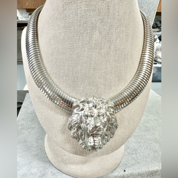 Vintage 1970's 80's Chucky Omga Silver Tone Loin Head Statement Choker Necklace